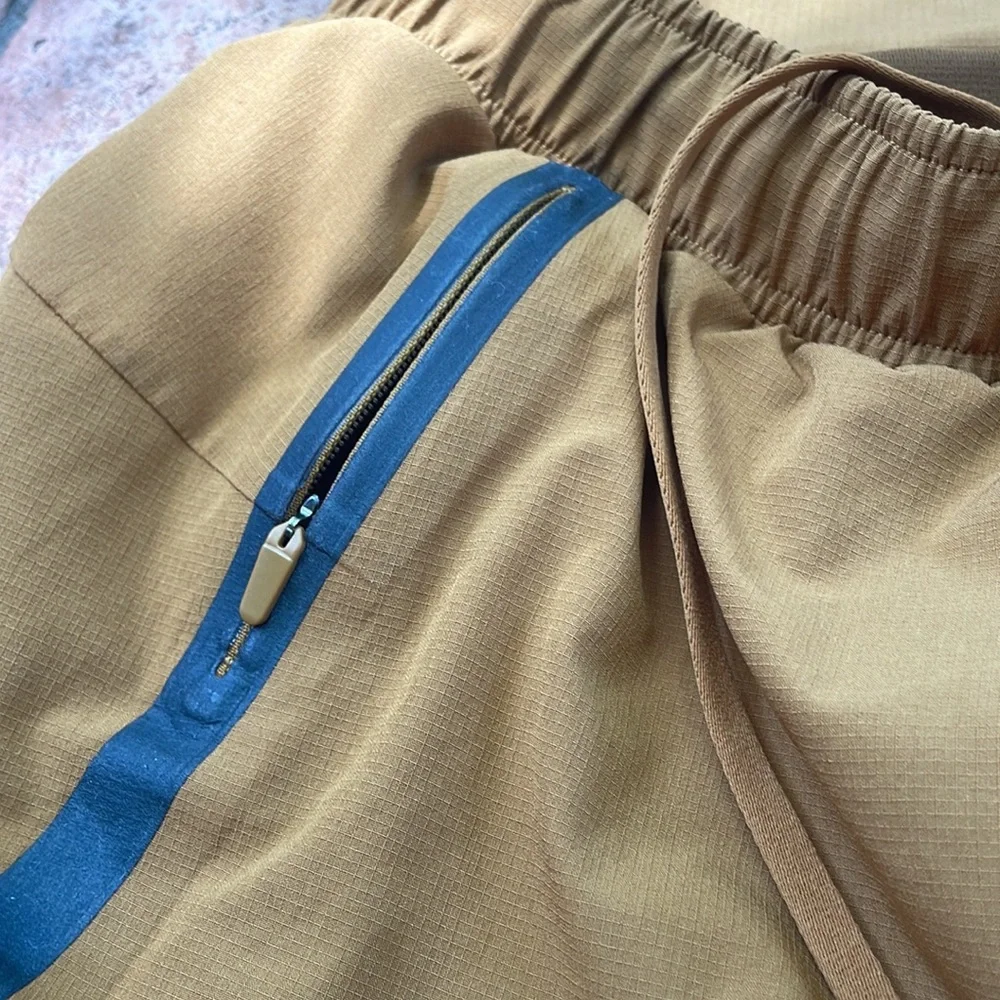 Men’s lulu lemon shorts - Picture 5 of 7